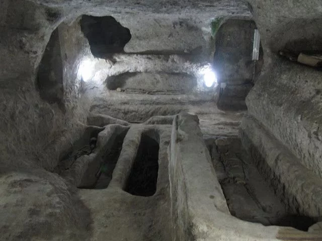la iglesia o basílica de Sant Antíoco cripta y catacumbas