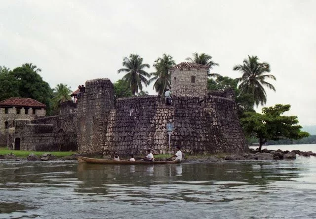 lago Izabal y visitar el castillo de San Felipe
