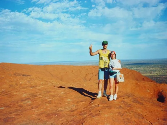 gente en la cima de Ayers Rocks