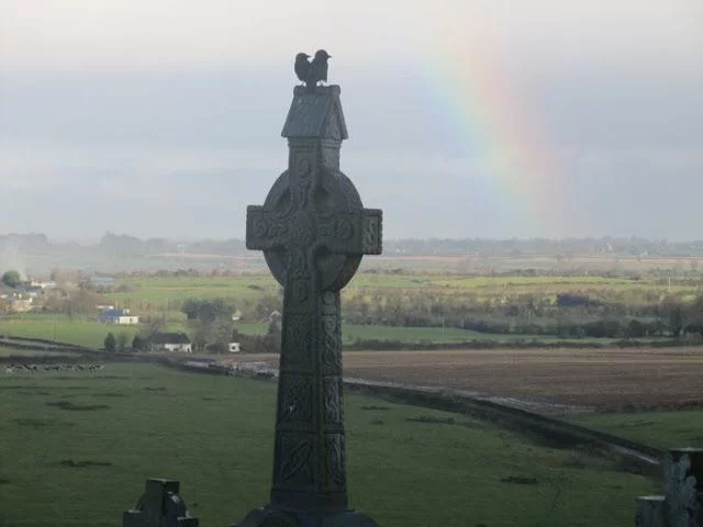 cuervos irlanda arco iris