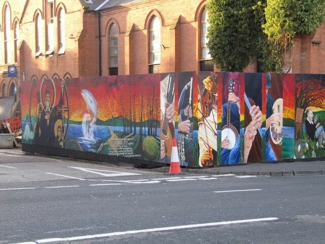 centro cívico Culturlann Mac Adam ó Fiaich.