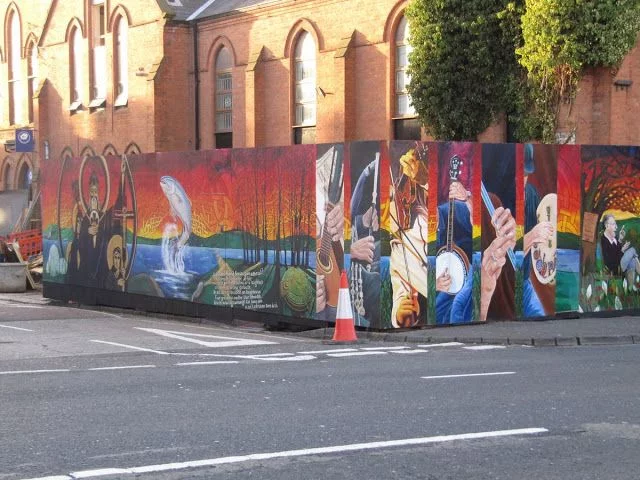 centro cívico Culturlann Mac Adam ó Fiaich.
