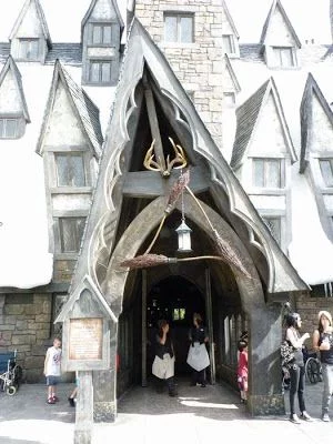 The Three Broomsticks y Hog's Head