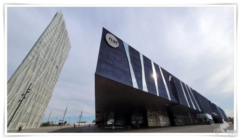 edificio triangular forum museu de ciencies