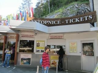 entrada cuevas de postojna