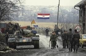 Militares y tanque
