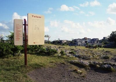 cartel ruinas de Tulum