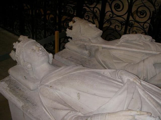 reyes de francia enterrados en catedral de Saint Denis