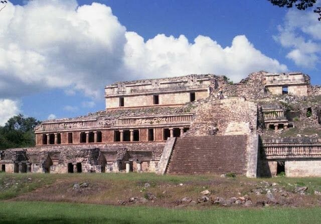 palacio principal ruinas de sayil