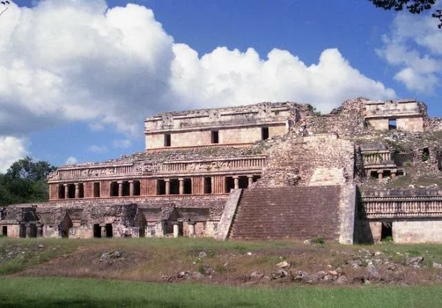 palacio principal ruinas de sayil