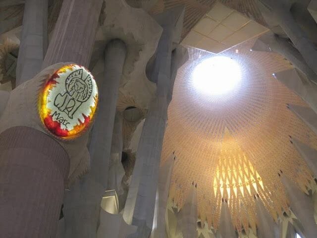 medallón en la columna del evangelista Marcos