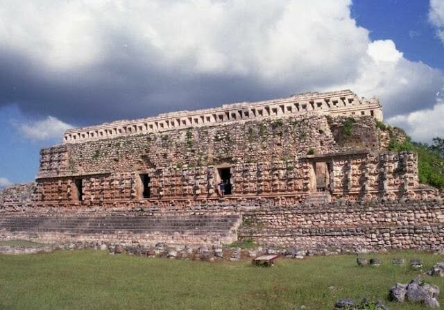 Ruinas de Kabah en la Ruta Puuc