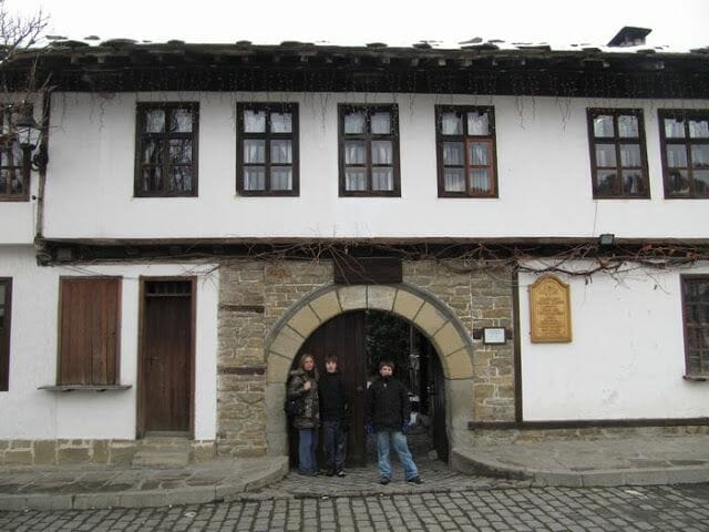 Shkoloto o antigua escuela, Triavna