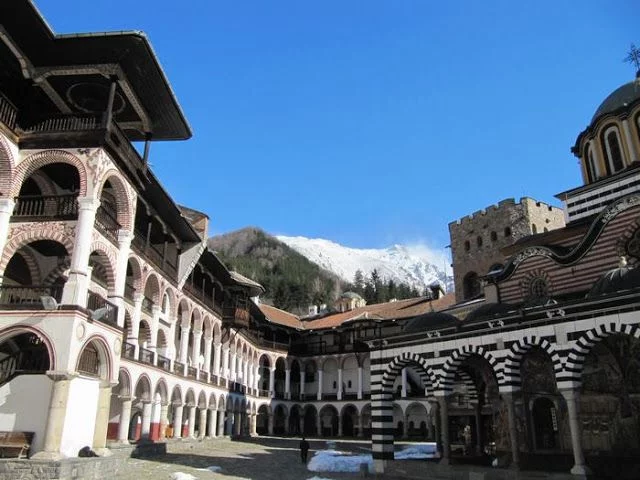 patio monasterio de Rila patio monasterio Rila