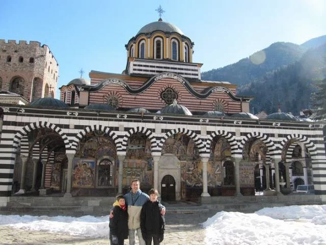 iglesia natividad monasterio de Rila la iglesia de la natividad, en el patio del monasterio Rila