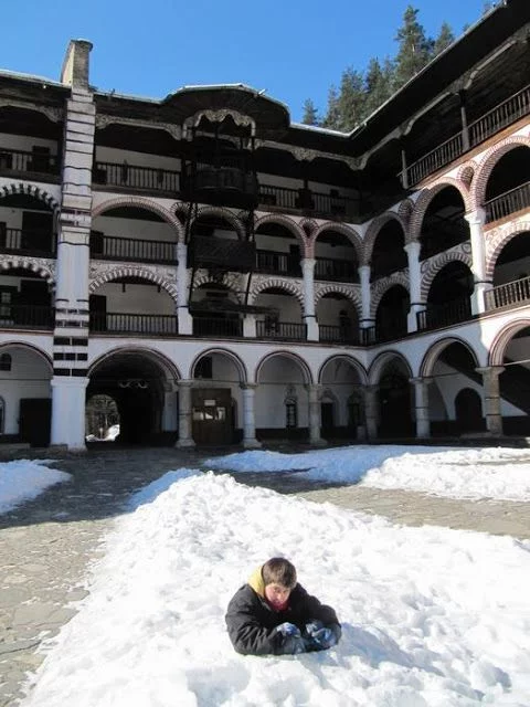 estancias monjes monasterio de Rila nieve monasterio Rila