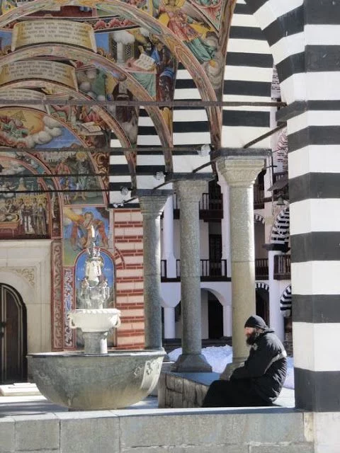 monje iglesia natividad monasterio de Rila monasterio Rila monje
