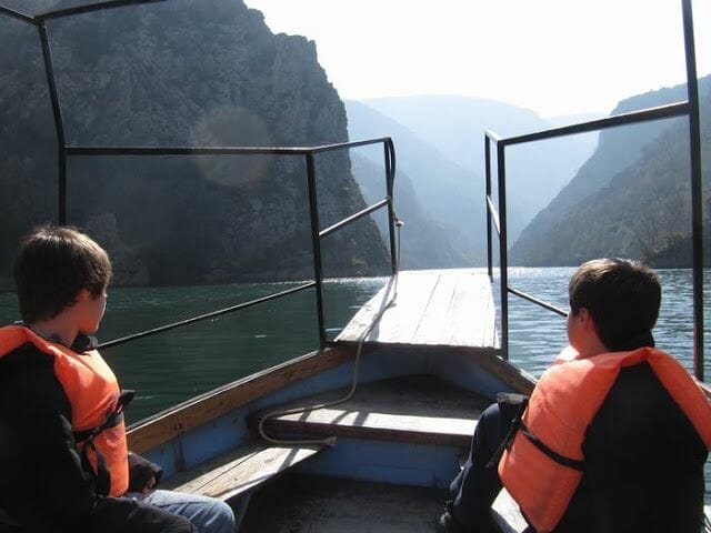 Lago y Cañón Matka con sus cuevas