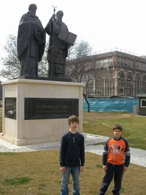 estatua de San Clemente y San Naum
