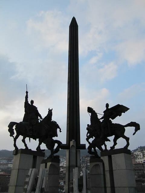 monumento Asenid - qué ver en Veliko Tarnovo