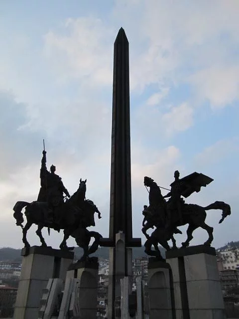 monumento Asenid - qué ver en Veliko Tarnovo