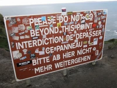 carteles de prohibición de acantilados de Moher