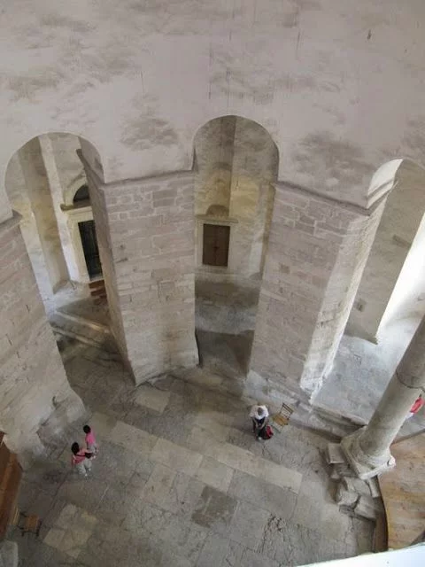 iglesia redonda de San Donatus