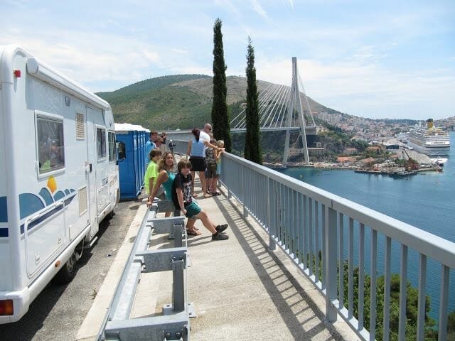 entrada de Dubrovnik puente nuevo de Dubrovnik, area de carretera de Dubrovnik