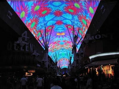 bóveda iluminada de Fremont street Experience