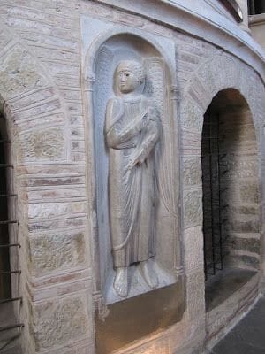 escultura románica en francia