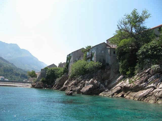 Sveti Stefan desde el agua