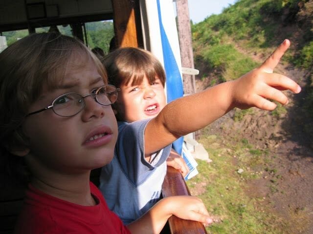 Niños en el Tren de Sara a Larrun