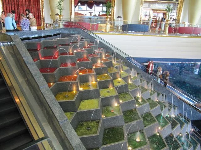 Burj Al Arab, fuentes interior