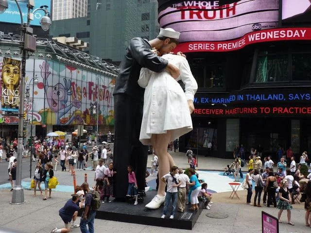 Rendición incondicional, estatua times square, estatua del beso, estatua marinero y enfermera
