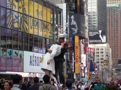 Rendición incondicional, estatua times square, estatua del beso, estatua marinero y enfermera