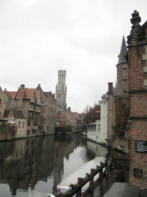 canal de Brujas que ver