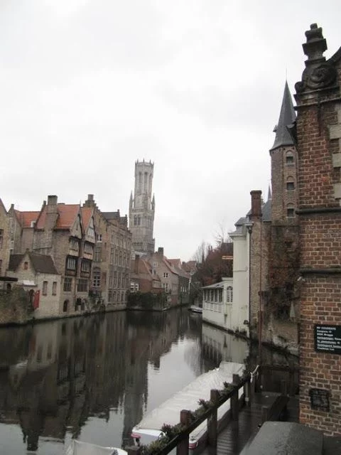canal de Brujas que ver