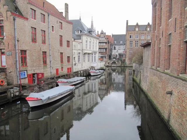 canales de Brujas