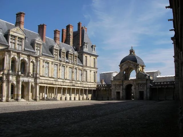 patio la cour ovale patio la cour ovale, patio ovalado Fontainebleau
