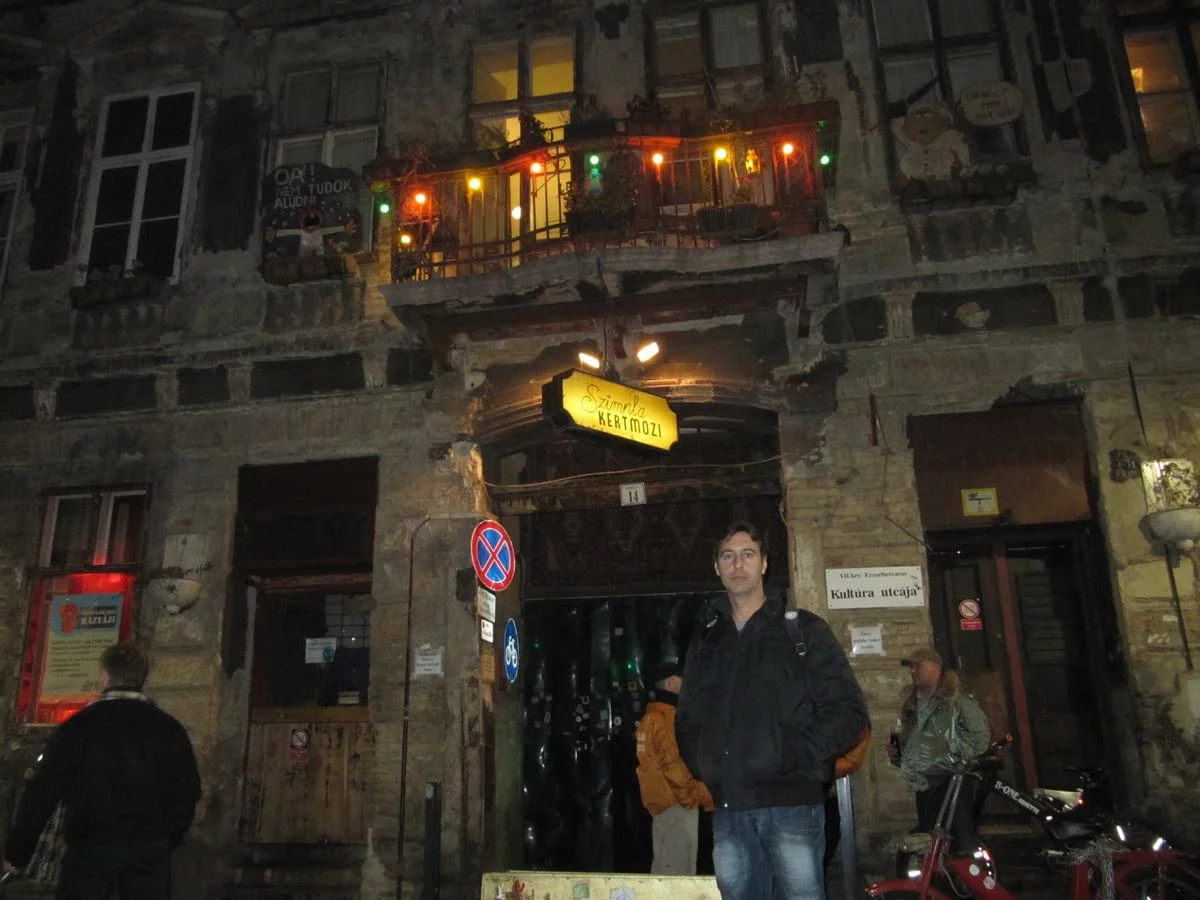 Simpla Bar, Szimpla Kertmozi, bares de Budapest