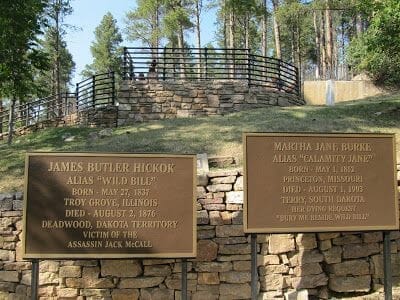 Tumba de Wild Bill en el cementerio Moriah y Calamity Jane