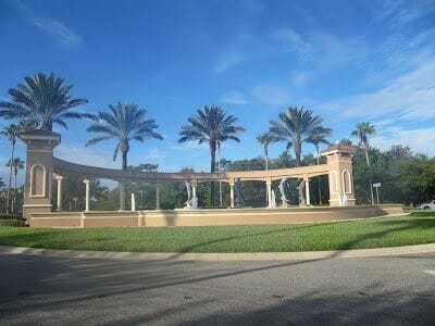 ENTRADA URBANIZACIÓN DE FLORIDA