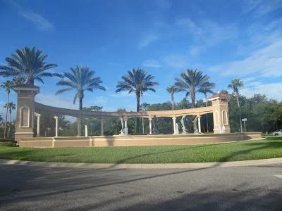 ENTRADA URBANIZACIÓN DE FLORIDA