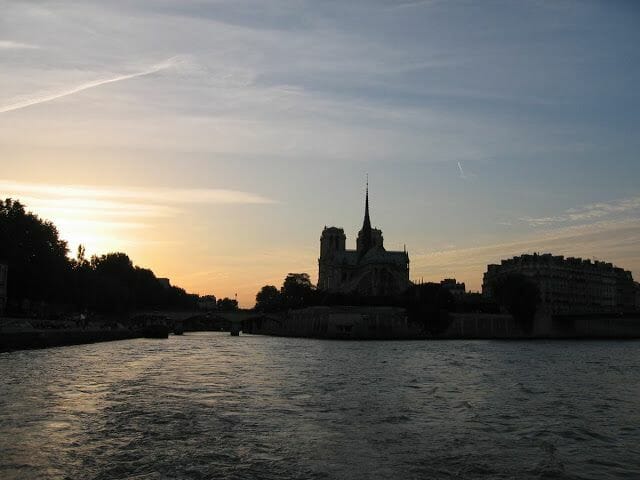 Paseo en Batobus por el Sena, Notre-Dame