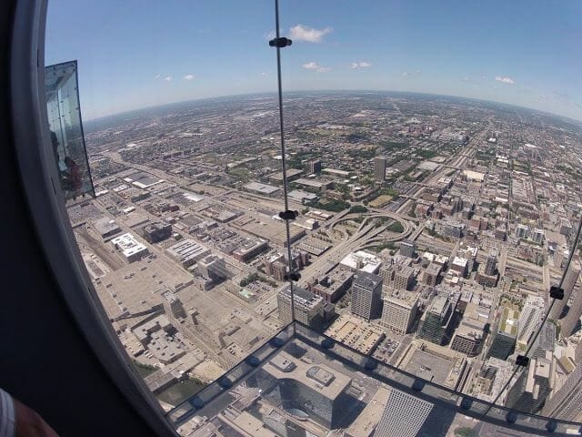 The Ledge, BALCONES DE CRISTAL TORRE WILLIS