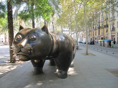 Escultura del Gato de Botero en la Rambla del Raval, Barcelona
