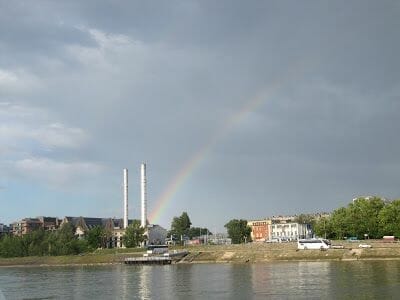Arco iris en paseo en barco Budapest