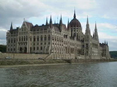 parlamento budapest danubio