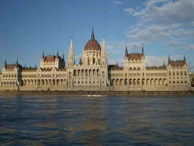parlamento desde paseo en barco budapest