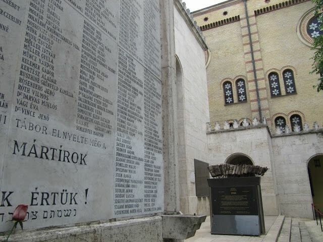 sinagoga de Budapest, cementerios judíos, homenaje a judíos de la Segunda guerra mundial, guetto de Budapest